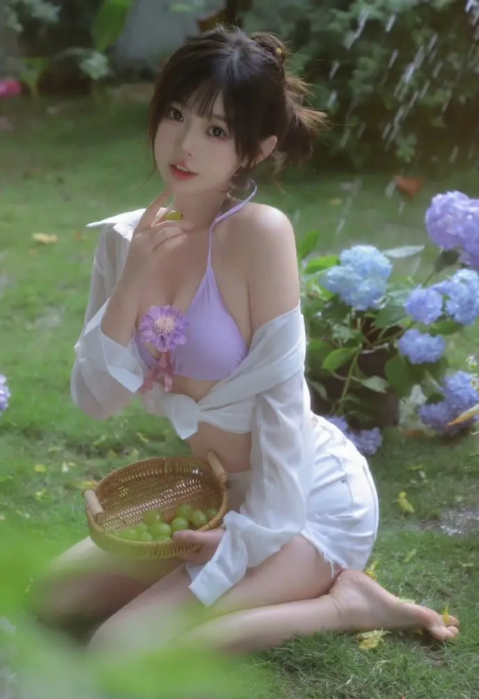 少女在光幕前写作